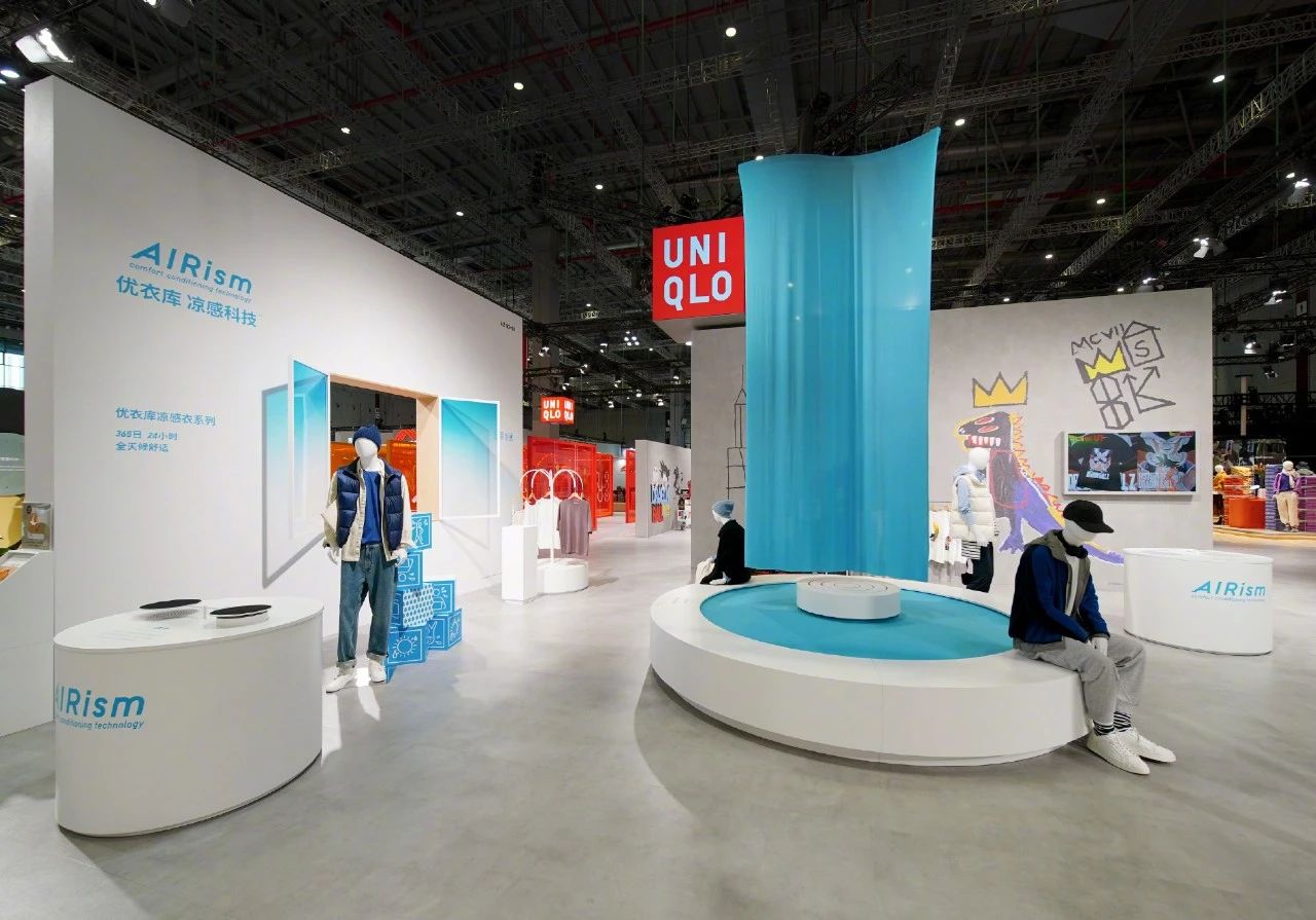 杭州展會(huì)設(shè)計(jì)搭建公司領(lǐng)你看2023進(jìn)博會(huì)最具有創(chuàng)意00家企業(yè)展臺(tái)(優(yōu)衣庫(kù)展臺(tái))4